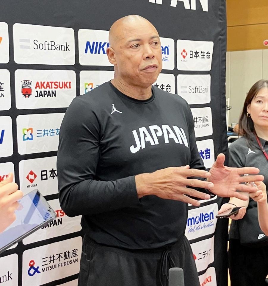 取材に応じたゲインズ監督