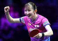 第４ゲーム、勝利を決めて喜ぶ早田ひな（撮影・堀内翔）