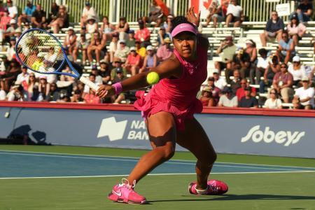 　ナショナルバンク・オープンの女子シングルス２回戦でプレーする大坂なおみ＝トロント（カナディアンプレス提供・ＡＰ＝共同）