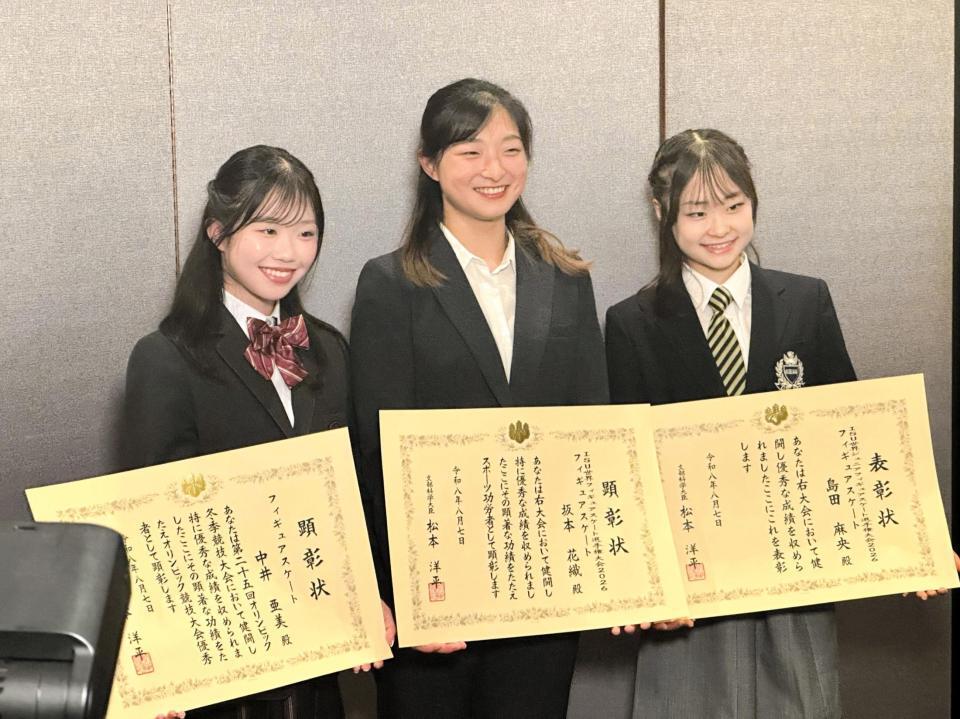 取材に応じた（左から）中井亜美、坂本花織さん、島田麻央