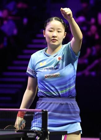 第４ゲーム、こぶしを握る張本美和（撮影・佐々木彰尚）