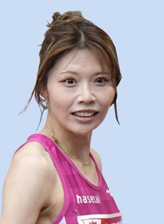 　中島ひとみ