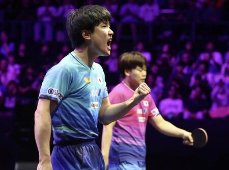 第２ゲームをとり、叫ぶ張本智和（撮影・佐々木彰尚）