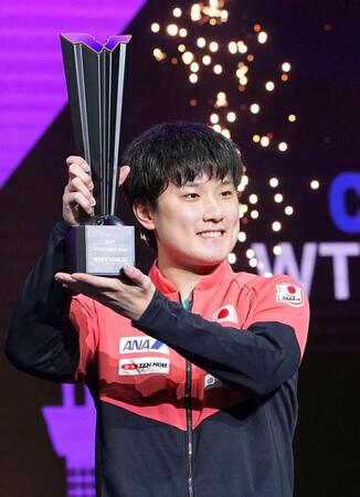 男子シングルスで優勝した張本智和