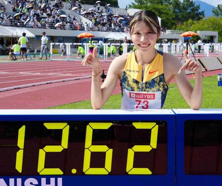 　女子１００メートル障害予選で日本新記録となる１２秒６２をマークした中島ひとみ