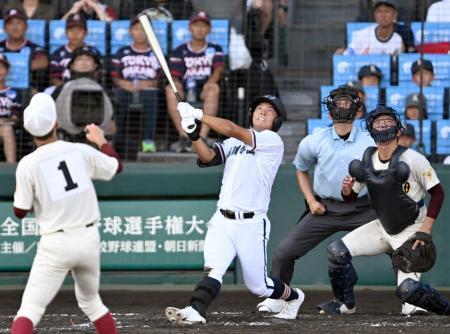 　高岡商-高川学園　５回表高川学園１死一、三塁、吉田が中前に適時打を放つ。投手小久保、捕手法土＝甲子園