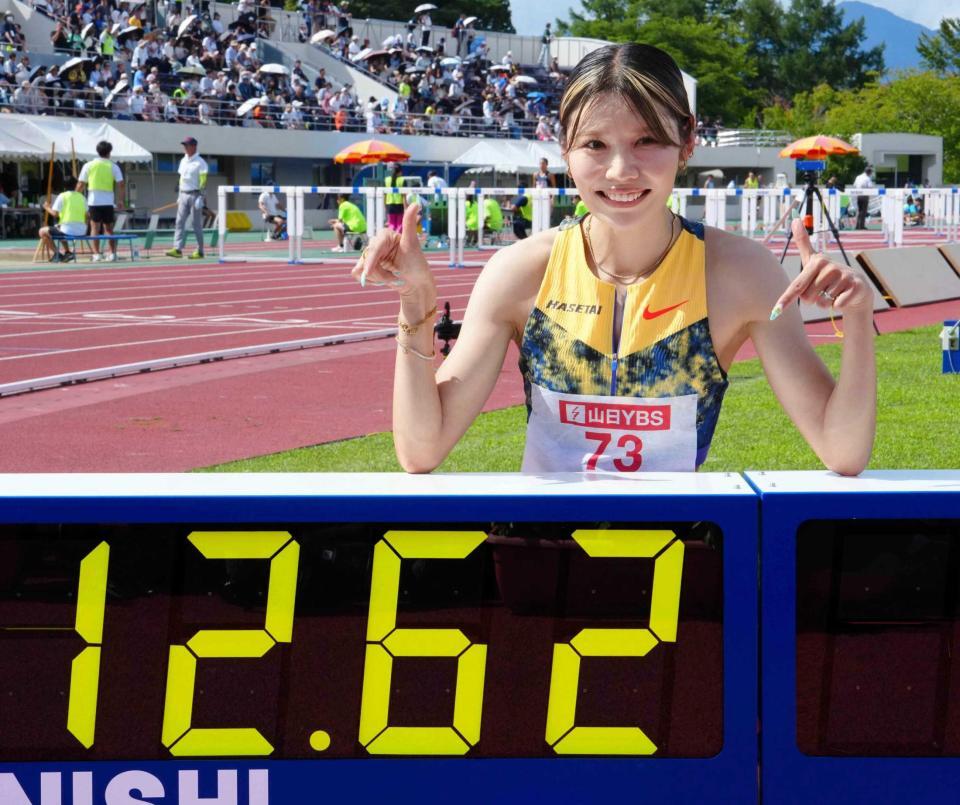 　女子１００メートル障害予選で日本新記録となる１２秒６２をマークした中島ひとみ