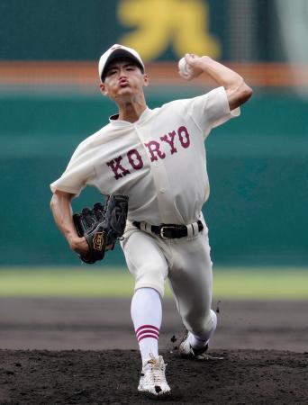 　佐賀商戦に先発した拓大紅陵・宮沢＝甲子園