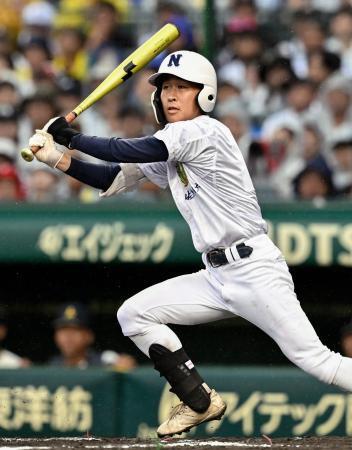 　神村学園-佐野日大　３回表佐野日大２死一、三塁、桜岡が左翼に先制の２点三塁打を放つ＝甲子園