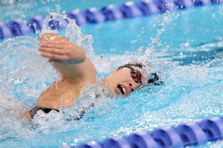 　女子２００メートル自由形決勝　優勝した埼玉栄・油井美波＝インフロニア草津アクアティクスセンター