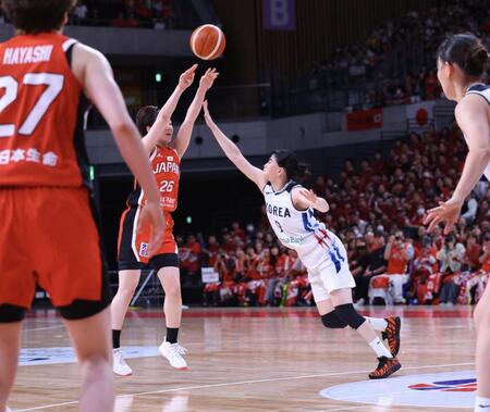 第４Ｑ、勝ち越しのシュートを決める田中こころ