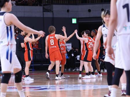 韓国に勝利し、喜ぶ日本代表