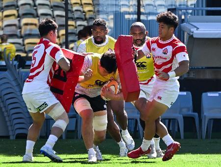 　オーストラリア戦に向けて前日練習するラグビー日本代表＝タウンズビル（共同）