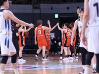 韓国に勝利し、喜ぶ日本代表