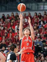 第４クオーター、シュートを放つ高田