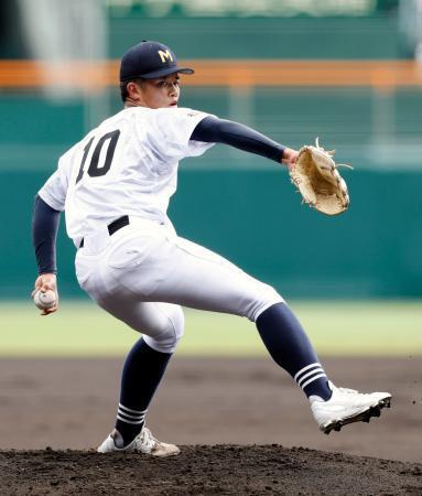 　履正社戦に先発した三重・上田＝甲子園