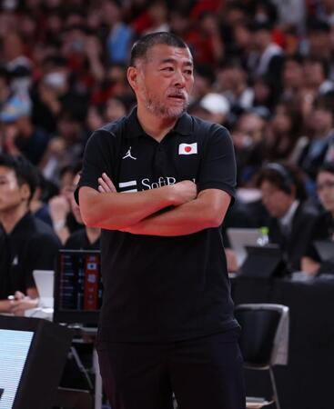 指揮を執る桶谷大ヘッドコーチ（撮影・金田祐二）