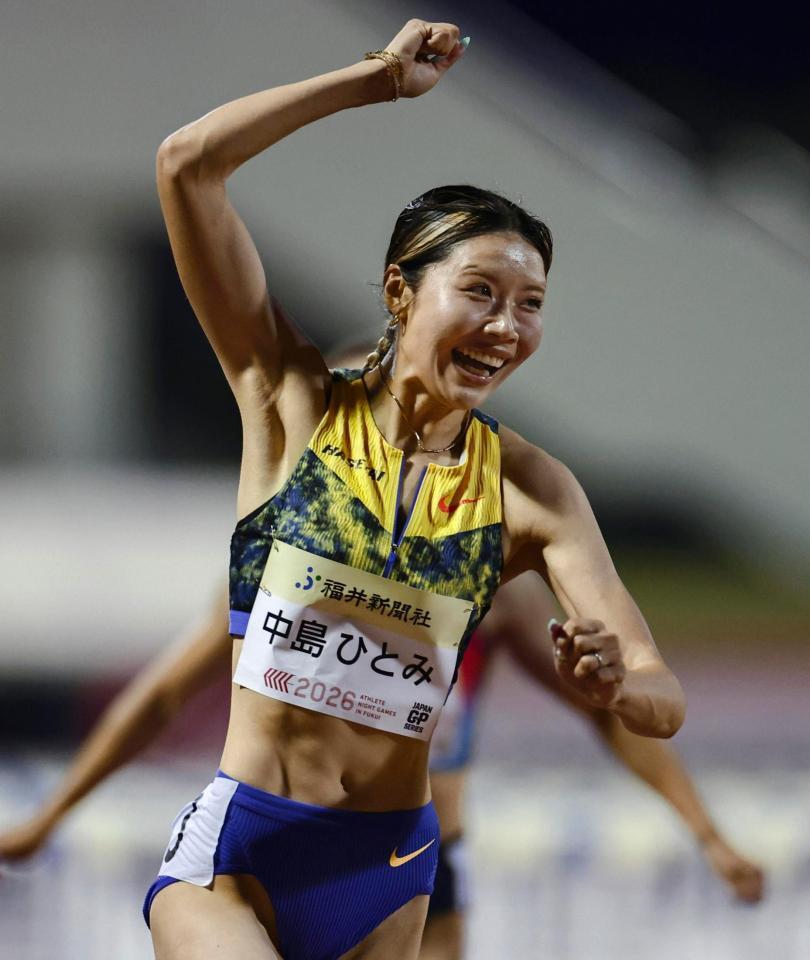 女子１００メートル障害で12秒60の日本新をマークし、喜ぶ中島ひとみ