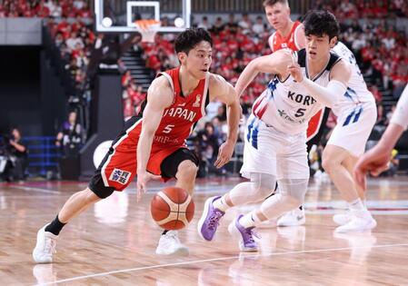 ２Ｑ、攻め込む河村勇輝（撮影・金田祐二）