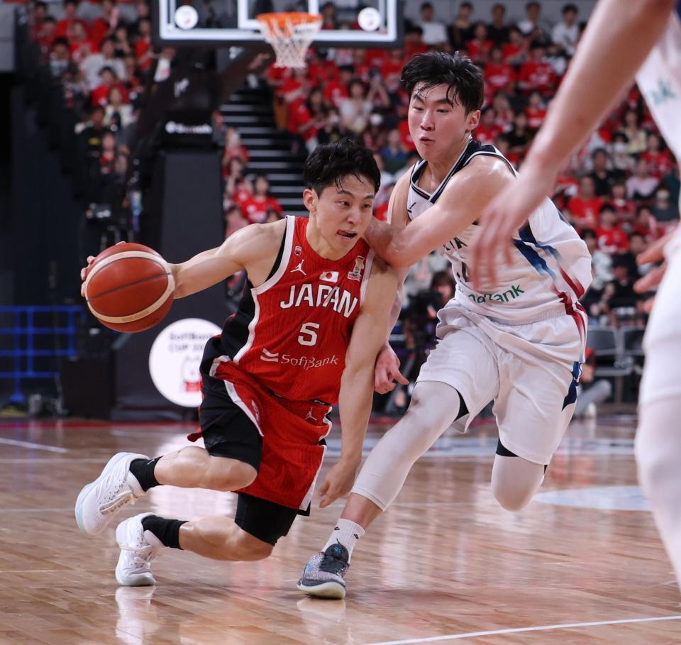 ２Ｑ、攻め込む河村勇輝（撮影・金田祐二）