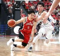 　第２Ｑ、攻め込む河村（撮影・金田祐二）