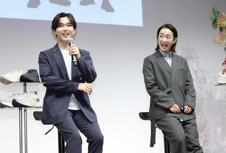 笑顔でトークする鈴木福（左）と清水希容（撮影・棚橋慶太）