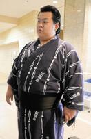 取材に応じる川副