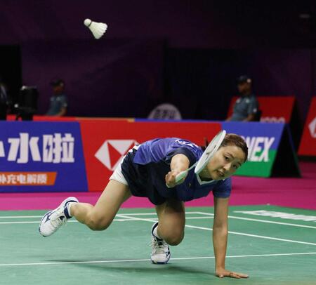 　女子シングルス１回戦でトルコ選手と対戦する奥原希望（ロイター＝共同）