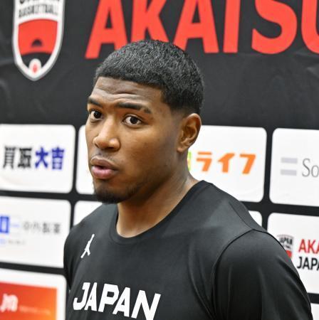 　バスケットボール男子日本代表の強化合宿で、取材に応じる八村＝東京都内