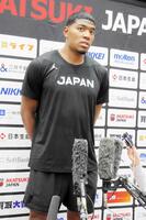 取材に応じる八村塁