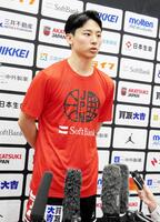 取材に応じる河村勇輝＝都内