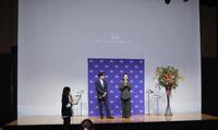 囲み取材を行う清水希容さん（右）と鈴木福＝ＴＯＤＡ　ＨＡＬＬ＆ＣＯＮＦＥＲＥＮＣＥ　ＴＯＫＹＯ