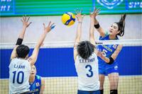 スパイクを打つ佐藤淑乃　©Ｖｏｌｌｅｙｂａｌｌ　Ｗｏｒｌｄ