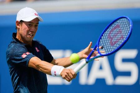 　男子シングルス予選１回戦でプレーする錦織圭（ＡＰ＝共同）