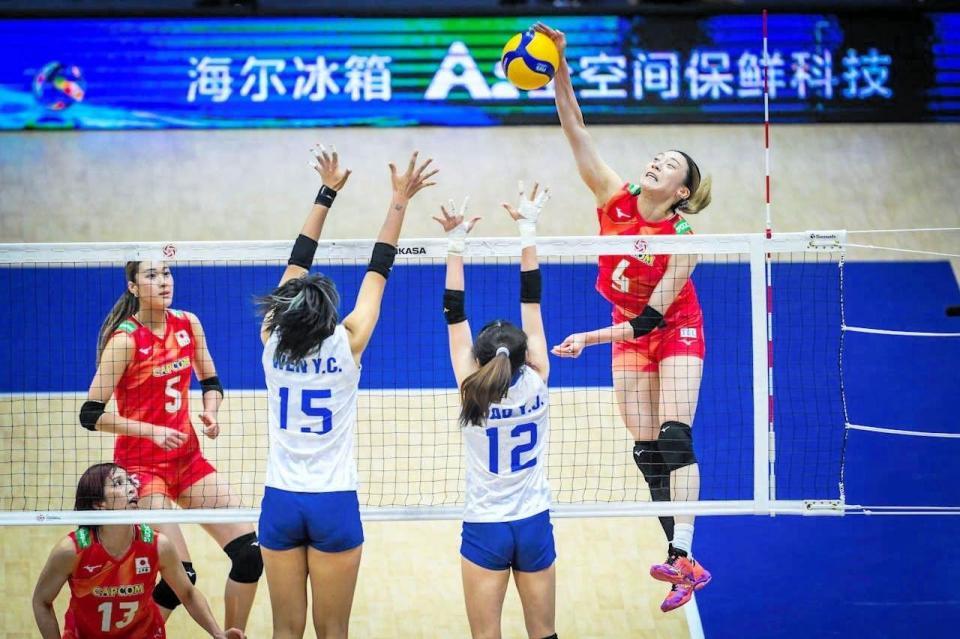 スパイクを打つ石川真佑©Ｖｏｌｌｅｙｂａｌｌ　Ｗｏｒｌｄ