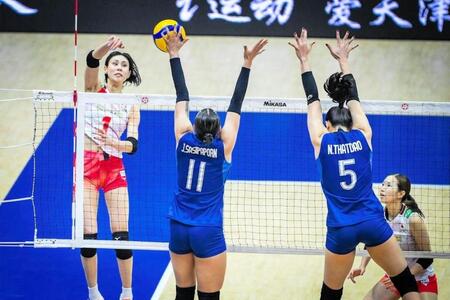 スパイクを放つ和田由紀子©Ｖｏｌｌｅｙｂａｌｌ　Ｗｏｒｌｄ