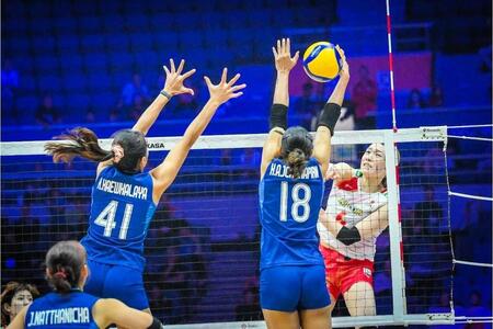 スパイクを放つ石川真佑©Ｖｏｌｌｅｙｂａｌｌ　Ｗｏｒｌｄ