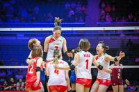 得点を決めて喜ぶ日本©Ｖｏｌｌｅｙｂａｌｌ　Ｗｏｒｌｄ