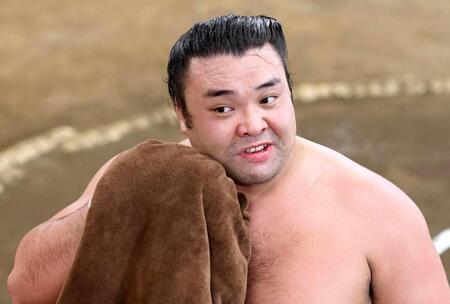 稽古総見に参加した霧島（代表撮影）