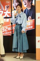 あいさつする角田夏実氏（撮影・石井剣太郎）