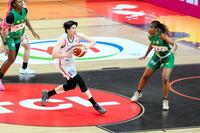 パスを出す渡嘉敷来夢©ＦＩＢＡ