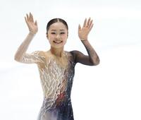 女子ＳＰ、演技を終え、スタンドに手を振る島田麻央（撮影・伊藤笙子）