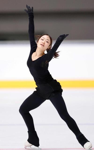 　公式練習で調整する島田麻央