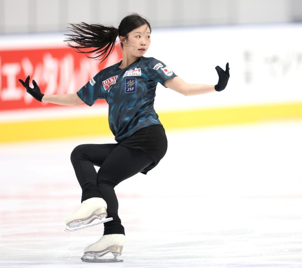 公開練習で滑る中井亜美（撮影・伊藤笙子）