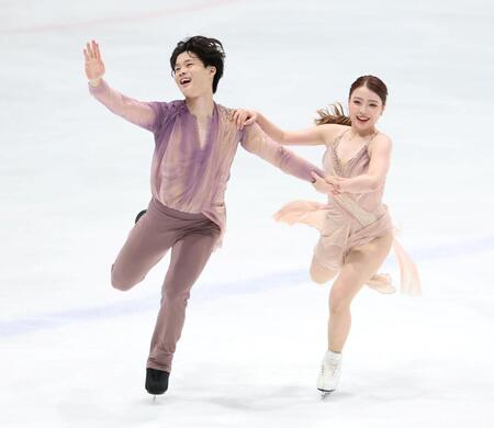 アイスダンスＲＤ、演技する紀平梨花、西山真瑚組（撮影・伊藤笙子）