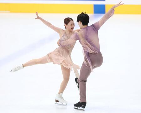 アイスダンスＲＤ、演技する紀平梨花、西山真瑚組（撮影・伊藤笙子）