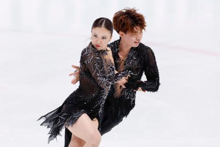 　アイスダンスＲＤ　演技する吉田唄菜（左）、森田真沙也組＝田中貴金属アイスアリーナ
