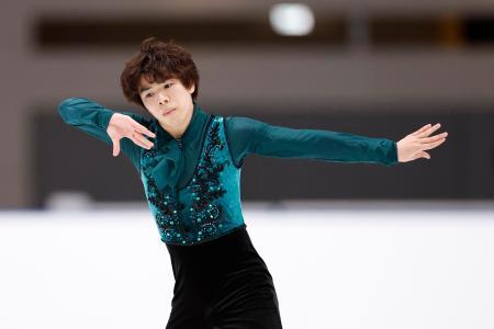 　男子フリー　演技する佐藤駿＝田中貴金属アイスアリーナ