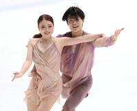 アイスダンスＲＤ、演技をする紀平梨花、西山真瑚組（撮影・伊藤笙子）