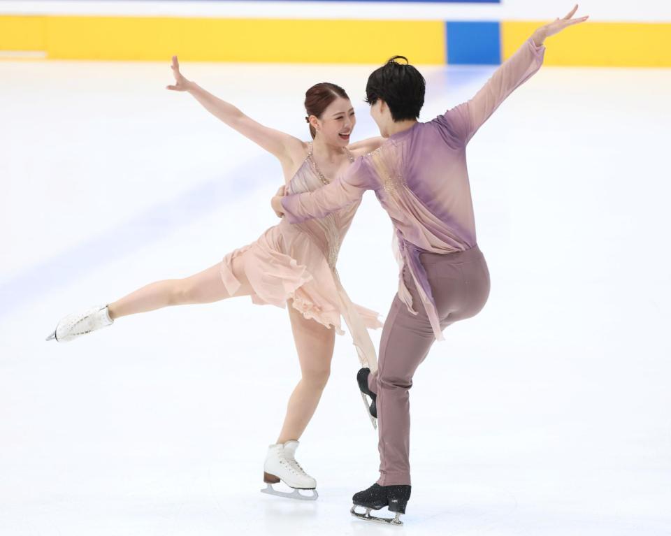 アイスダンスＲＤ、演技する紀平梨花、西山真瑚組（撮影・伊藤笙子）
